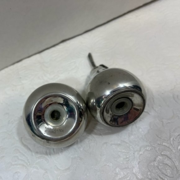 VTG Kirk Pewter by Hanle Salt & Pepper Shakers Pear Apple - Picture 7 of 8